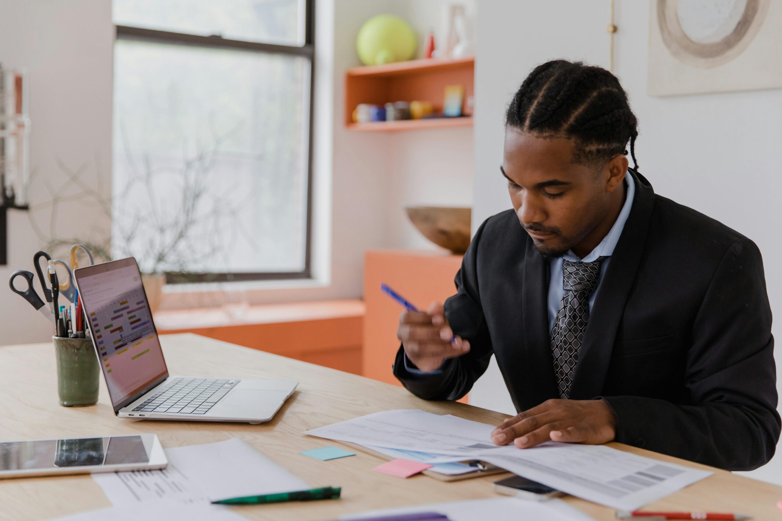 Not sure what goes in a patent? Here’s exactly what to include—and what to avoid—for a strong, successful filing.