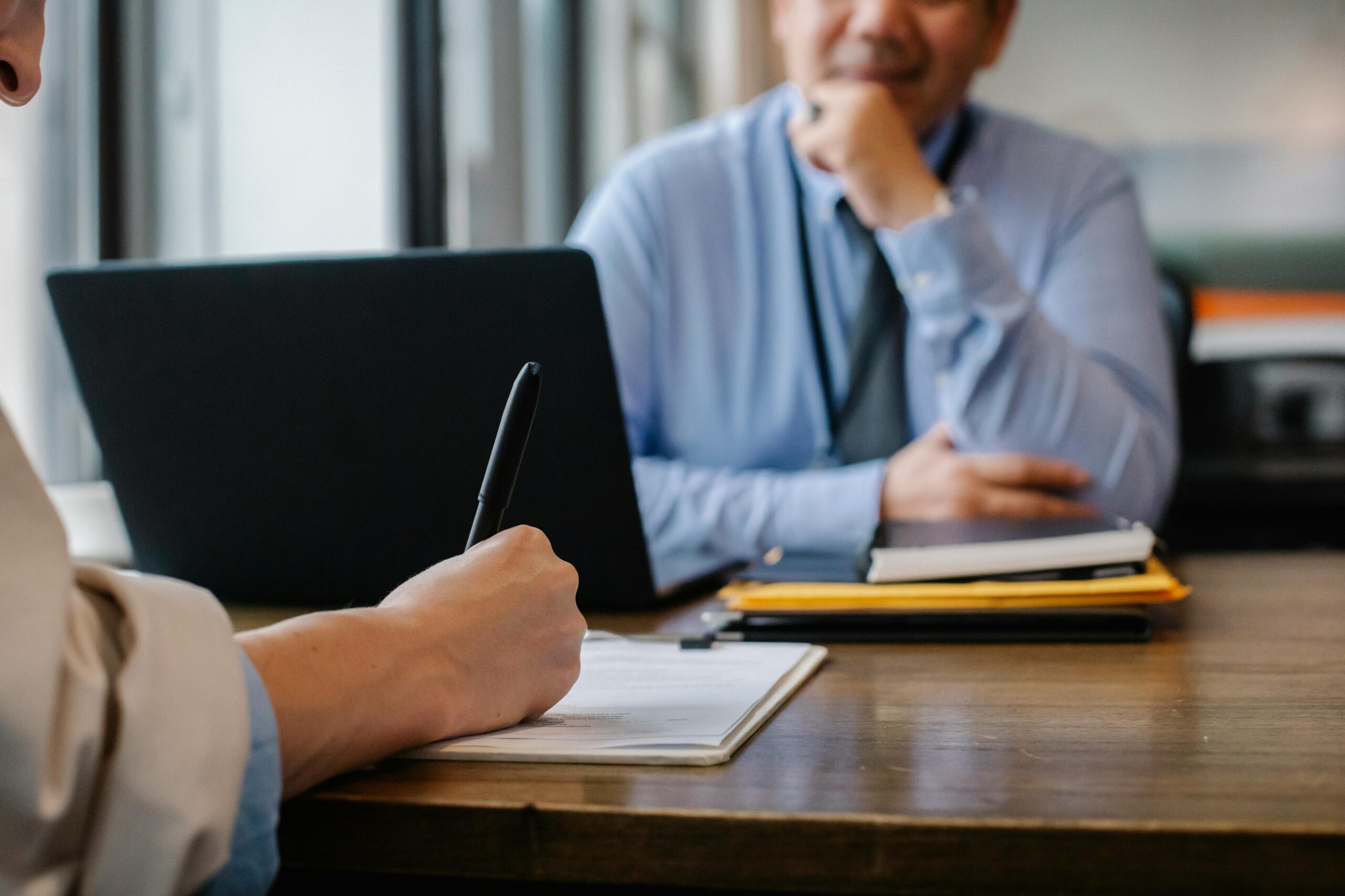 Human vs. AI Patent Drafting: Which One Wins?
