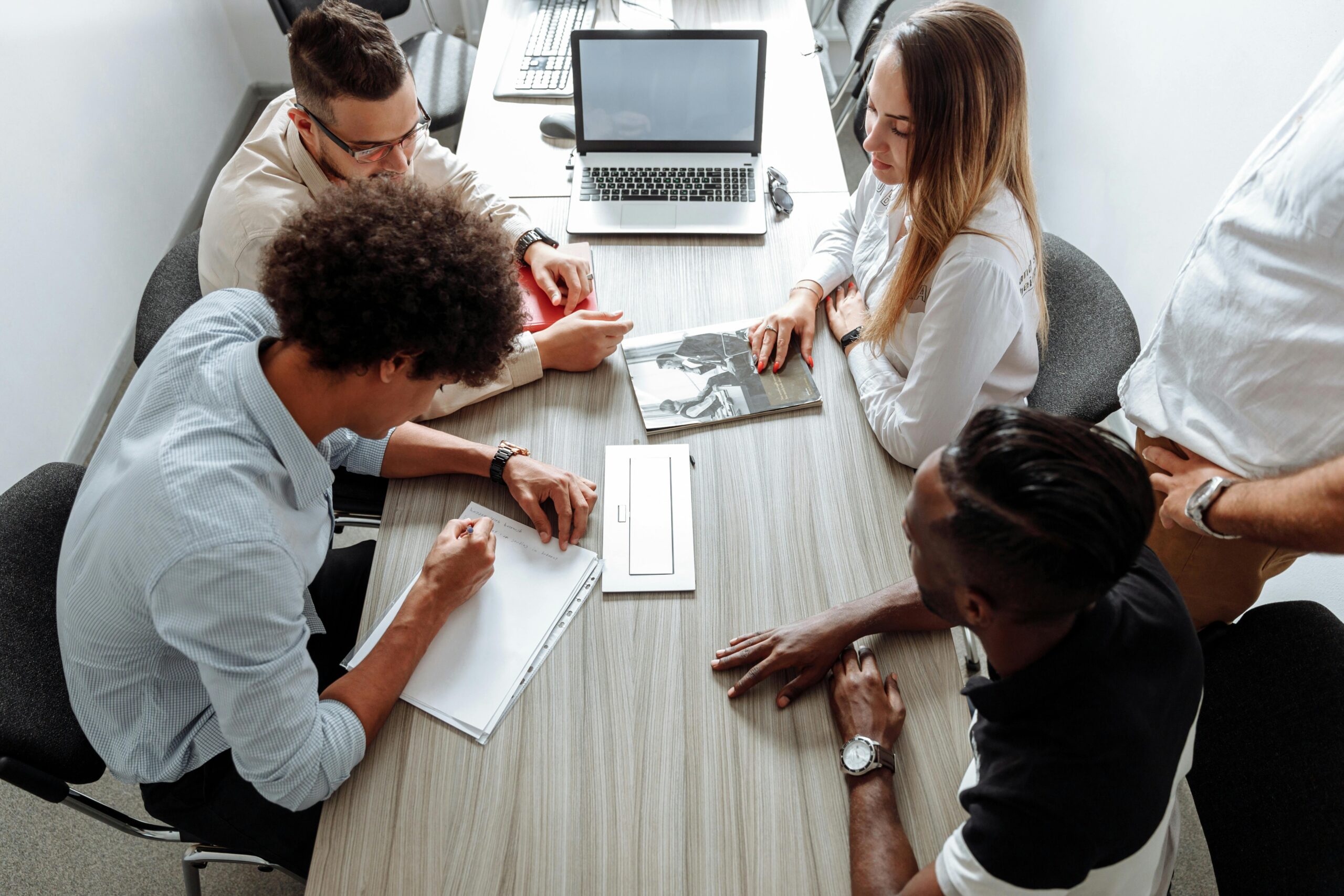 Ensure a smooth patent filing process with our complete checklist. From documents to timelines, know exactly what to prepare and submit.