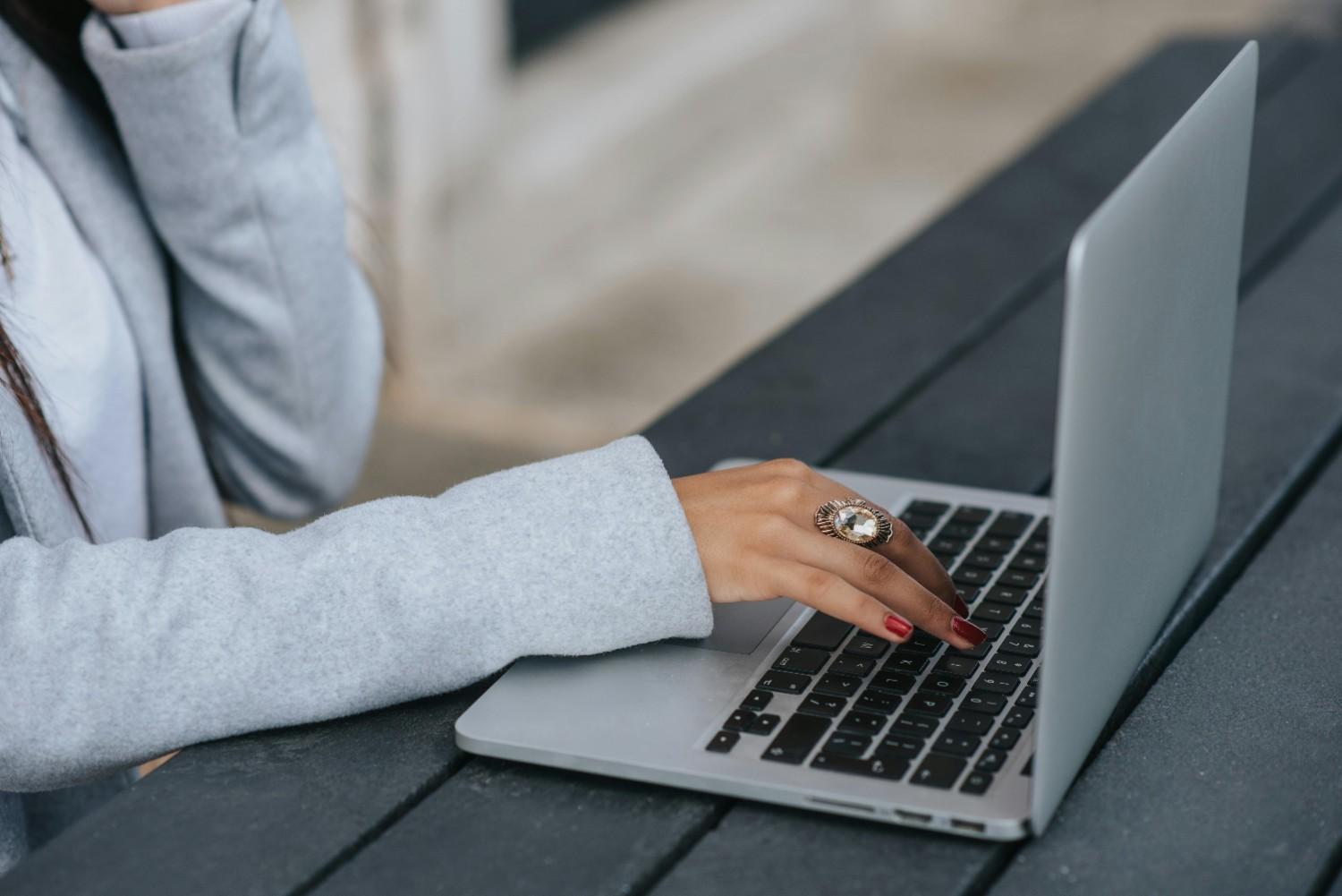 Confidentiality Risks in Cloud-Based AI Drafting Tools