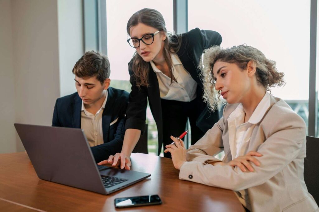 For businesses, clarity is not just about making the drawing look neat. It’s about reducing friction at every stage of the process. A clear drawing speeds up examination.